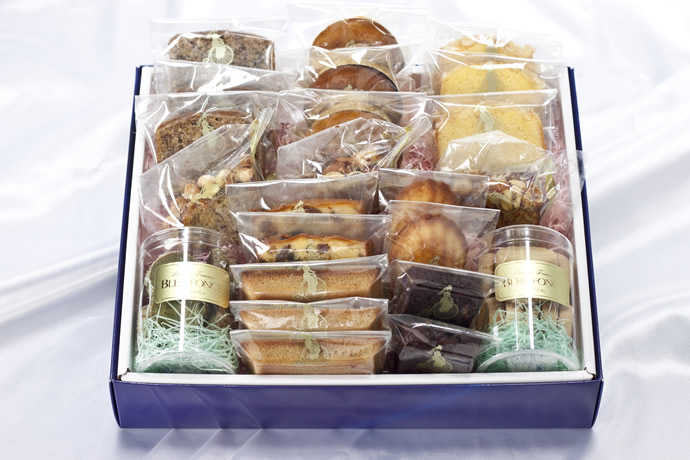 8種21個とクッキー2個入りギフト 福岡天神の洋菓子店ブルーフォンセ